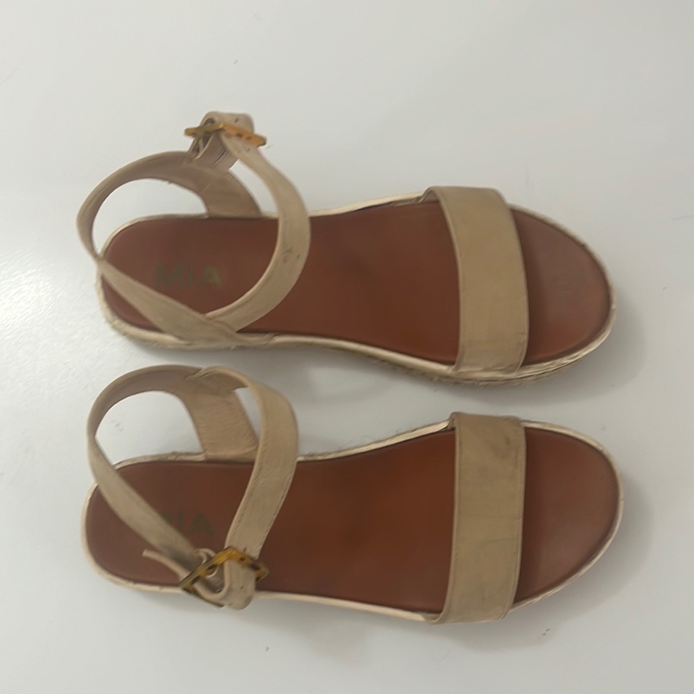 MIA Platform Sandal Beige | W7.5